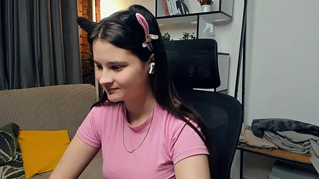 Snapshot of SkyDoll chatting on October 11, 10:23 pm SkyDoll online show from October 11, 10:23 pm