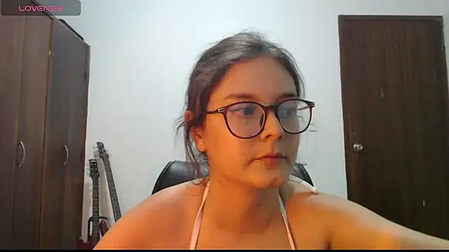 CarlaLorez online show from December 3, 1:08 am