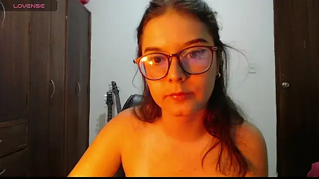 CarlaLorez online show from May 10, 6:04 am