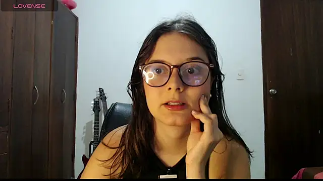 CarlaLorez online show from May 7, 11:52 pm