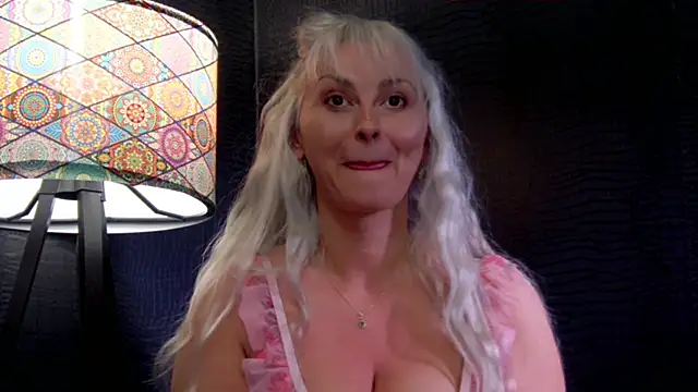 LeticiaReys online show from March 11, 1:58 pm