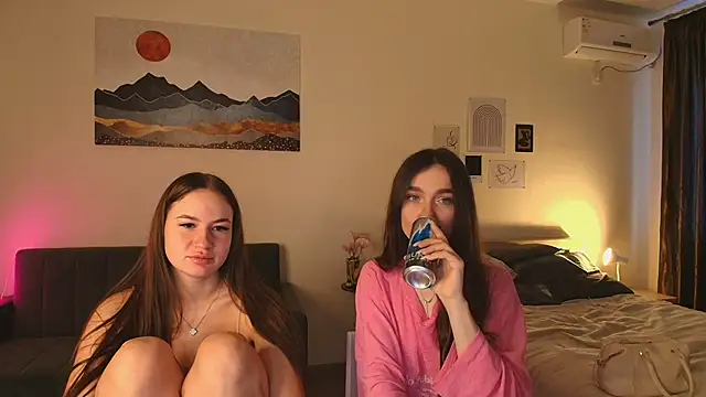 MayaGlow online show from January 8, 5:22 am