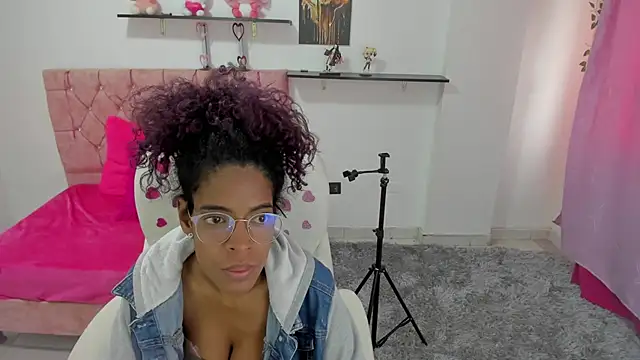 thianahorny online show from February 12, 1:46 pm