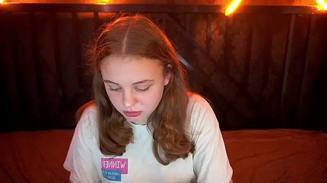 SnowWhiti online show from October 23, 1:06 pm