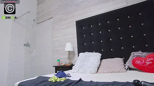 Ella Lizzie online show from March 21, 6:13 pm