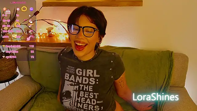 LoraShines online show from December 4, 2:08 pm