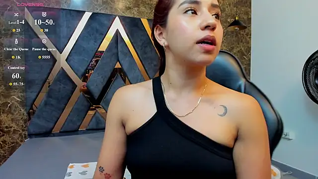 Vittoria Conti  online show from April 15, 5:35 pm