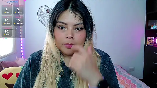 EllieMoonX online show from April 19, 9:06 pm