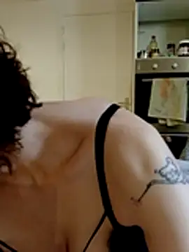 labellerose online show from February 24, 6:06 pm