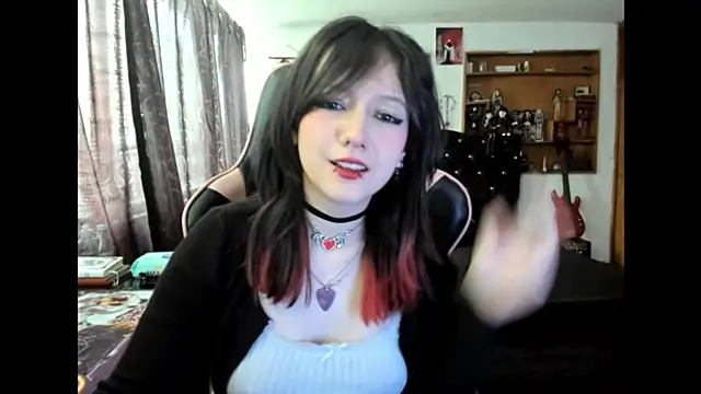 Maki Zein  online show from November 14, 5:46 pm