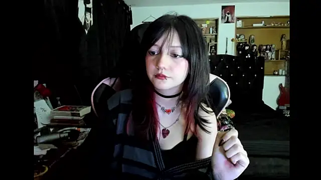 Maki Zein  online show from March 21, 3:44 am