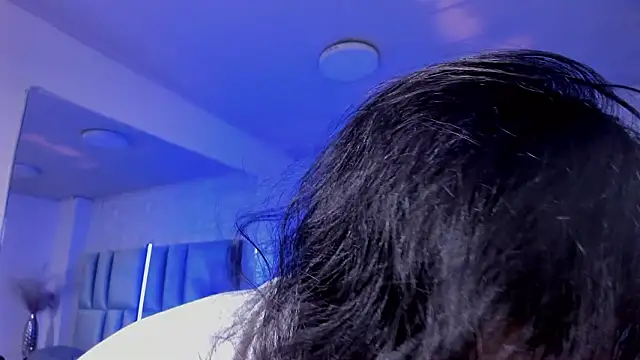 HollyPeach online show from March 9, 7:50 pm