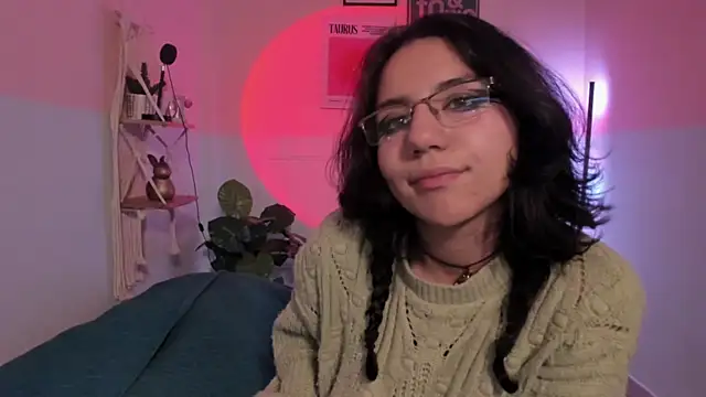 HollyPeach online show from October 21, 8:13 pm