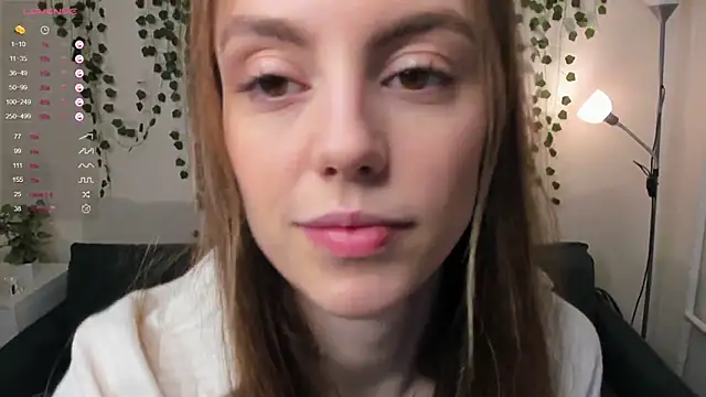 Snapshot of sweet_and_flirt chatting on October 17, 7:44 am sweet and flirt online show from October 17, 7:44 am