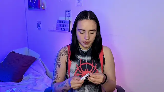 Emily Lindey online show from March 31, 5:40 am