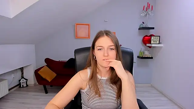 AnneWilsonn online show from March 18, 12:43 pm