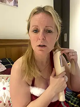 madamlillyrose online show from December 19, 9:34 am