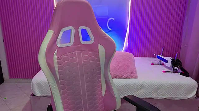 dafne17  online show from April 13, 8:09 pm