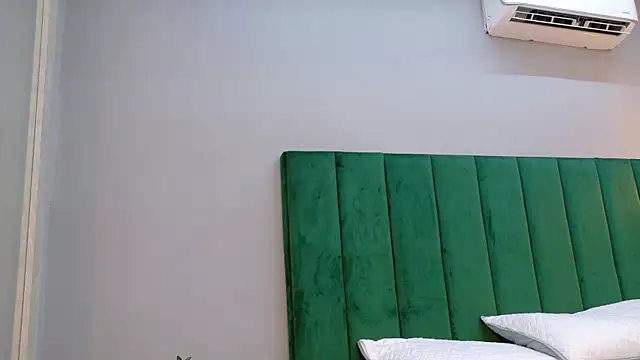 NaughtyHally  online show from June 25, 12:18 pm