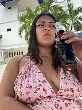 AbrilAw online show from February 1, 5:01 pm