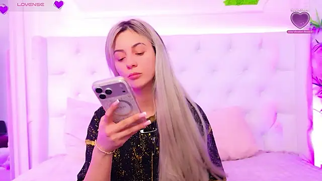 AriannaSins online show from April 3, 1:42 pm