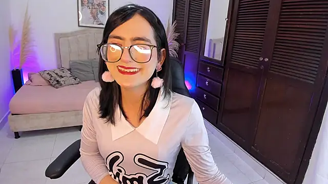 Noah Cherry online show from November 7, 6:52 am