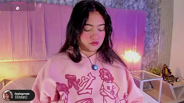 lilithst  online show from February 6, 2:15 am