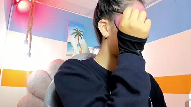 moon winy online show from October 29, 1:26 pm