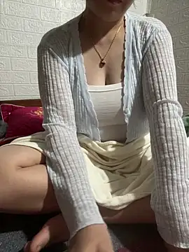 tabby-cat11 online show from March 29, 1:21 pm