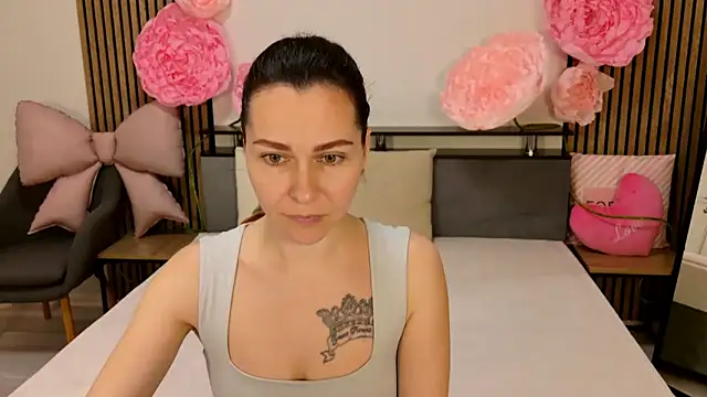 DitaNoir online show from February 16, 8:25 am