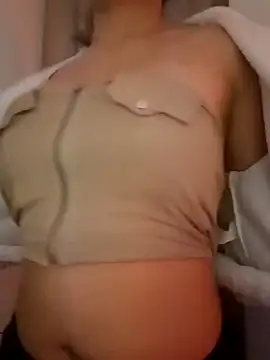 petite coral online show from February 8, 5:22 am