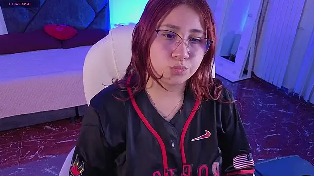 littlee red online show from March 21, 8:25 pm