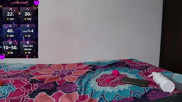 Nikki  uwu online show from December 13, 7:53 pm