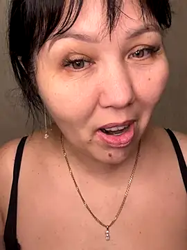 Love  Mom online show from November 23, 4:08 pm