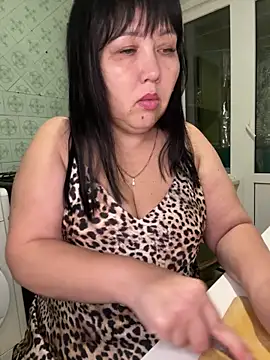 Love  Mom online show from December 1, 2:42 pm