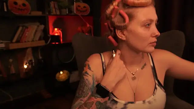 Kiki shay online show from October 31, 1:15 pm