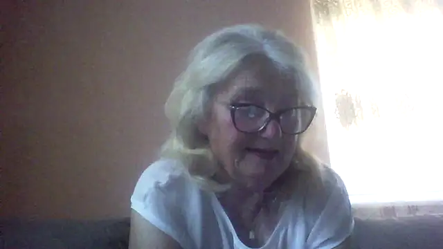AmyLove353 online show from June 17, 4:25 am