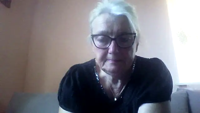 AmyLove353 online show from June 16, 4:24 am