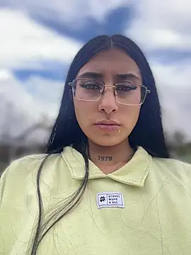 Violeet-Smith online show from April 16, 8:08 pm