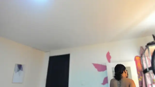 YariRose online show from March 21, 2:44 pm