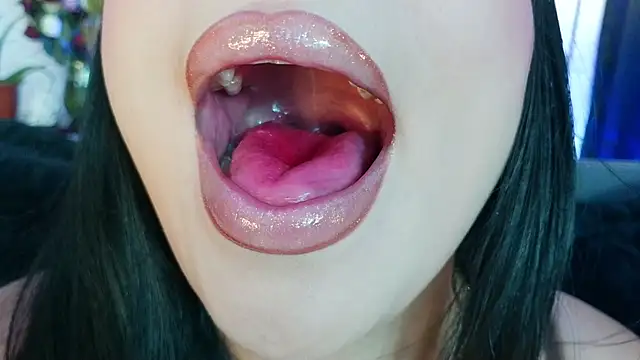 mia roux1 online show from March 7, 10:06 pm