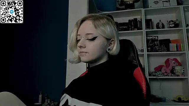 Holy Mistress S online show from February 8, 10:30 am