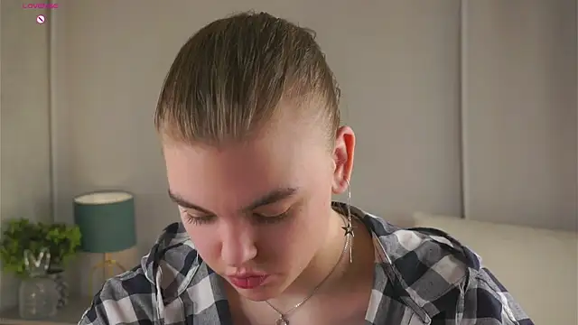 MelodyBaur online show from April 8, 1:35 pm