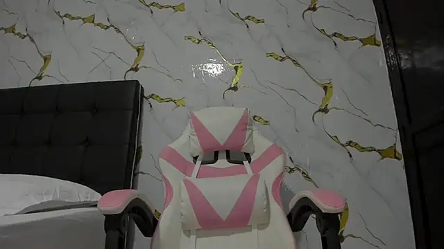 Scarlet DLuce online show from April 11, 9:24 am