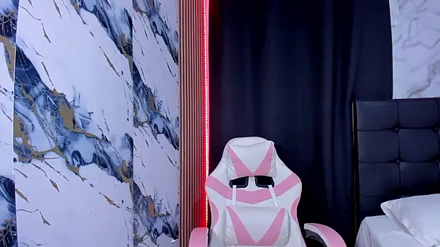 Scarlet DLuce online show from February 28, 9:31 am