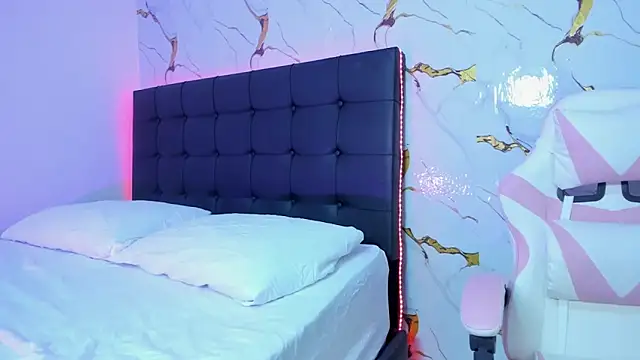 Scarlet DLuce online show from April 18, 9:01 am