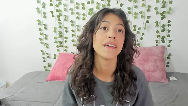 emily jonessxx online show from January 17, 5:20 pm