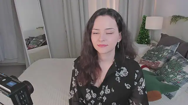 Camilla Rowen online show from January 17, 9:00 pm