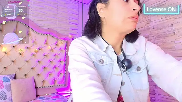 Roxanne Han online show from December 14, 12:11 pm