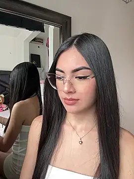 IslaCole online show from January 12, 6:35 pm